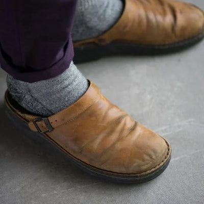Men’s Comfy Leather Slippers – Cushioned Sole, Casual Fit